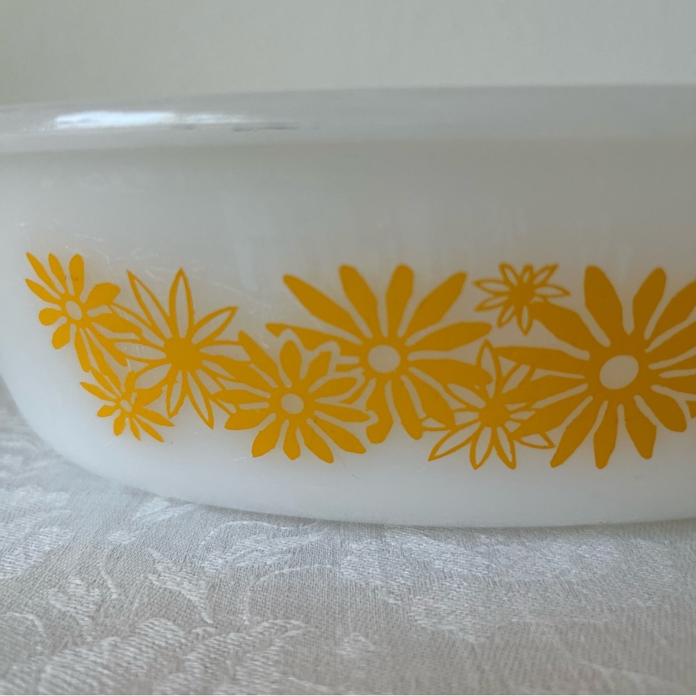 Vintage Glasbake 1 QT. White and Yellow Floral Baking Casserole Dish - Picture 4 of 14